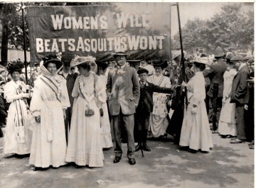 WSPU procession - Emmeline Pethick-Lawrence, Mabel Tuke and Israel Zangwill - LSE Library